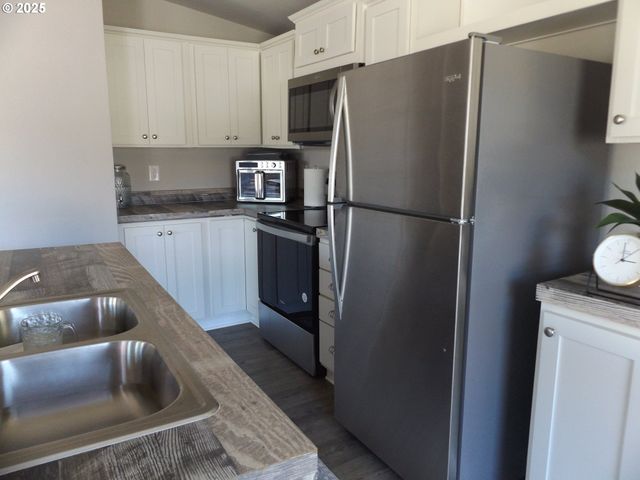 1200 E CENTRAL Ave 80, Sutherlin, OR 97479