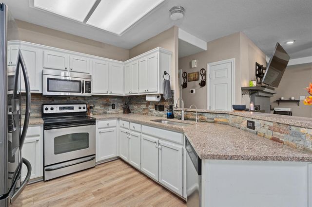 21718 Ticonderoga Ave, Lago Vista, TX 78645