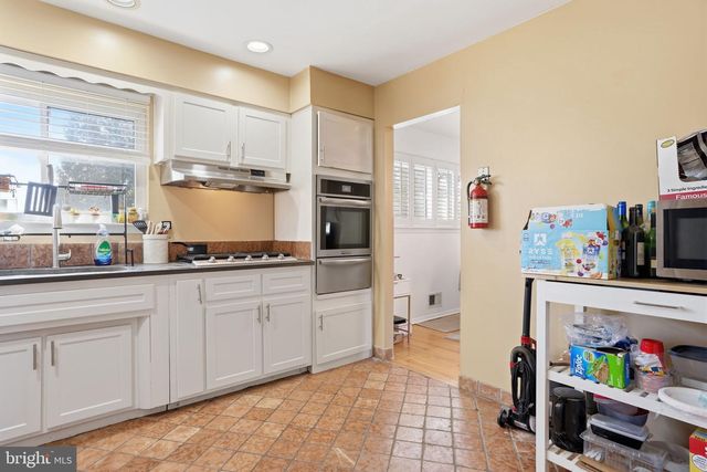 27 BAYBERRY RD, Ewing, NJ 08618