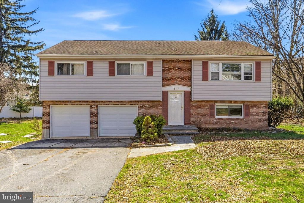 27 BAYBERRY RD, Ewing, NJ 08618