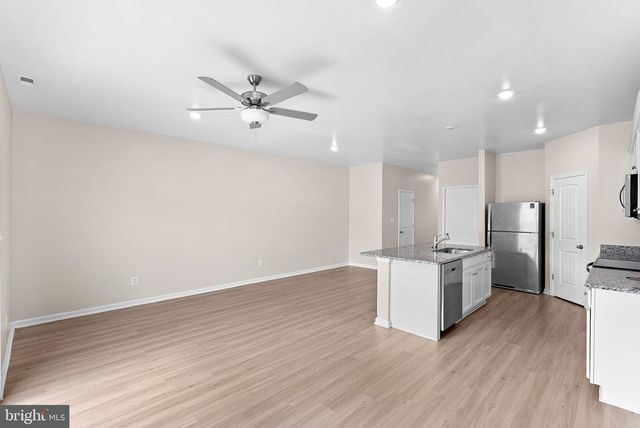 112 CRAMSFORD ST, Falling Waters, WV 25419
