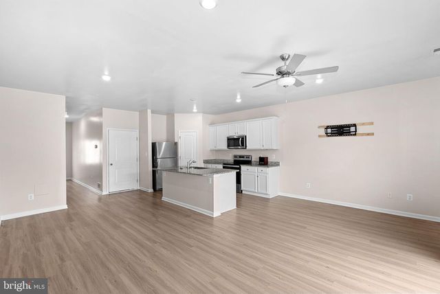 112 CRAMSFORD ST, Falling Waters, WV 25419