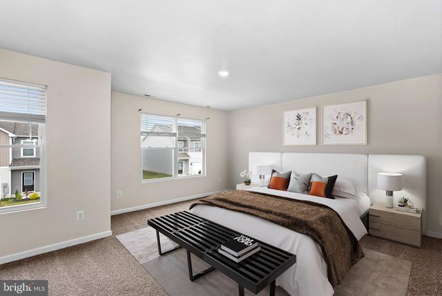 112 CRAMSFORD ST, Falling Waters, WV 25419