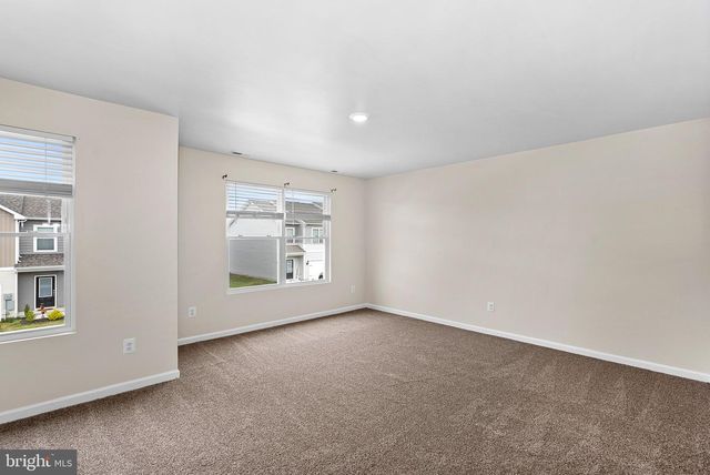 112 CRAMSFORD ST, Falling Waters, WV 25419