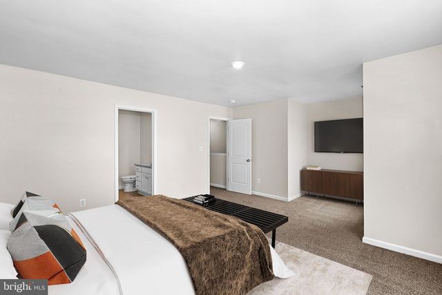 112 CRAMSFORD ST, Falling Waters, WV 25419