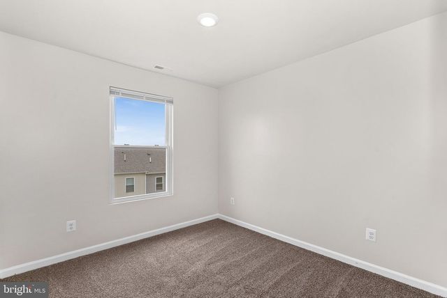 112 CRAMSFORD ST, Falling Waters, WV 25419