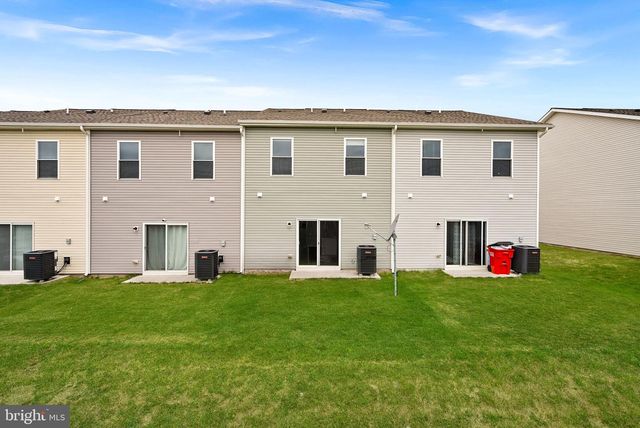 112 CRAMSFORD ST, Falling Waters, WV 25419