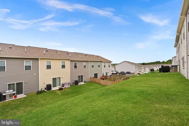 112 CRAMSFORD ST, Falling Waters, WV 25419