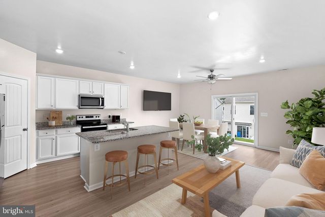 112 CRAMSFORD ST, Falling Waters, WV 25419
