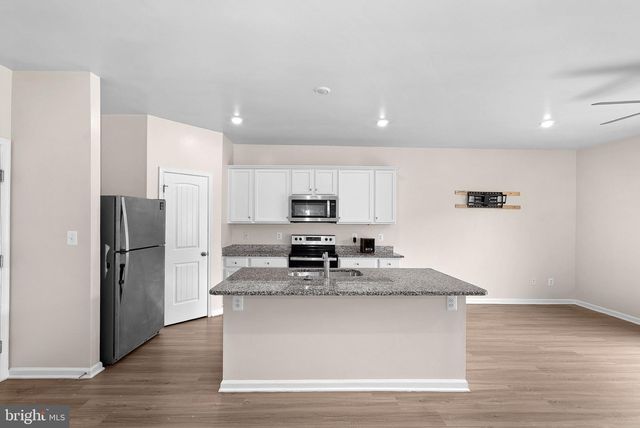 112 CRAMSFORD ST, Falling Waters, WV 25419
