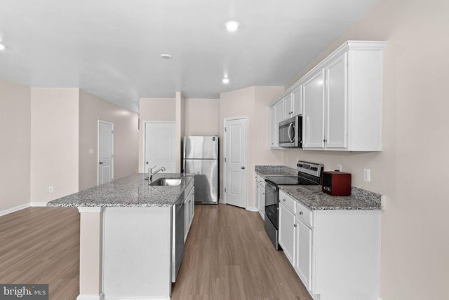 112 CRAMSFORD ST, Falling Waters, WV 25419