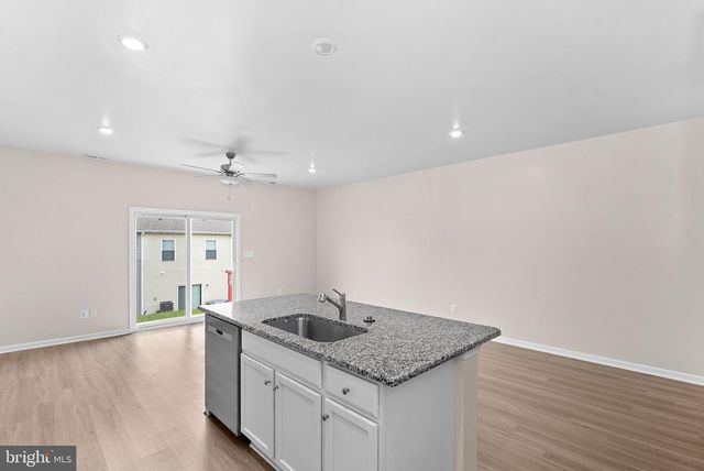 112 CRAMSFORD ST, Falling Waters, WV 25419
