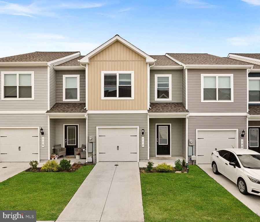 112 CRAMSFORD ST, Falling Waters, WV 25419