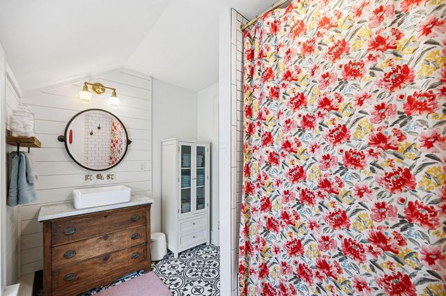 2604 N 4th Street, Columbus, OH 43202