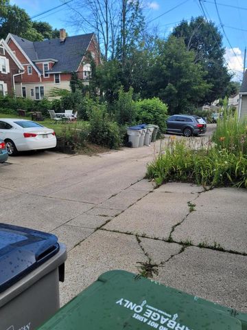 1607 E Newport AVENUE, Milwaukee, WI 53211