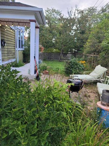 1607 E Newport AVENUE, Milwaukee, WI 53211