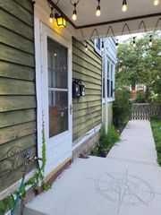 1607 E Newport AVENUE, Milwaukee, WI 53211