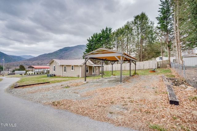 121 Coleman Road, Hampton, TN 37658