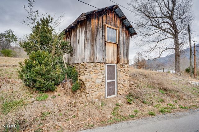 121 Coleman Road, Hampton, TN 37658