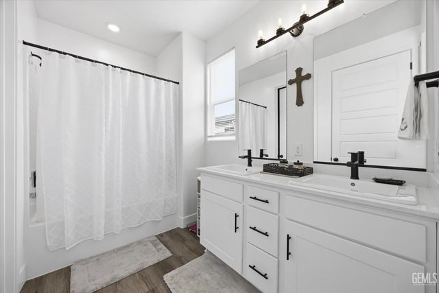 7723 Nigu River Street, Bakersfield, CA 93311
