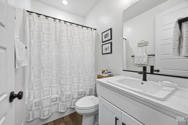 7723 Nigu River Street, Bakersfield, CA 93311