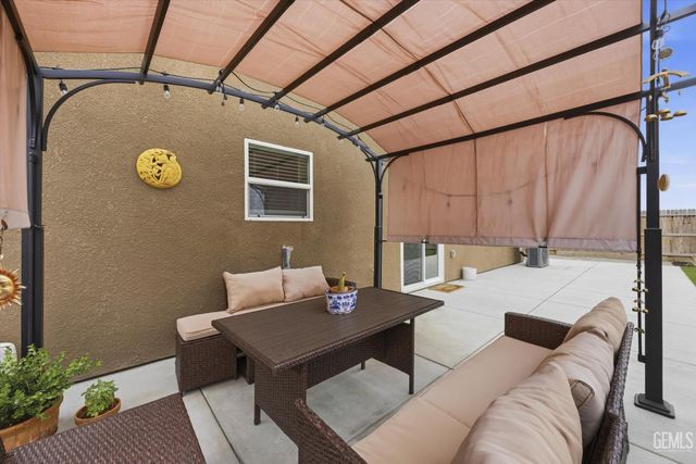 7723 Nigu River Street, Bakersfield, CA 93311