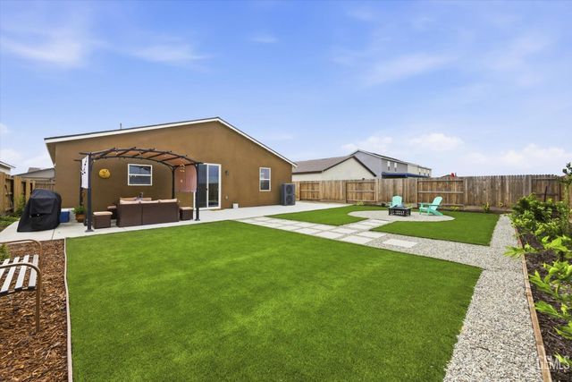 7723 Nigu River Street, Bakersfield, CA 93311