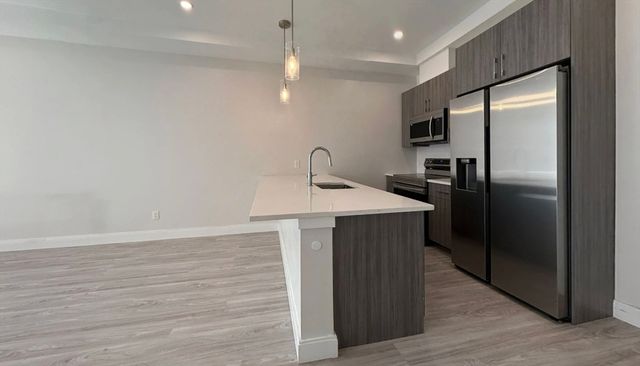 33 Newport Ave 407, Quincy, MA 02171