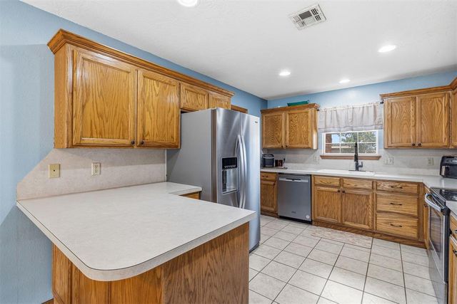 319 N Cimarron Road, Tuttle, OK 73089