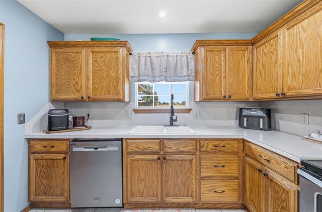 319 N Cimarron Road, Tuttle, OK 73089