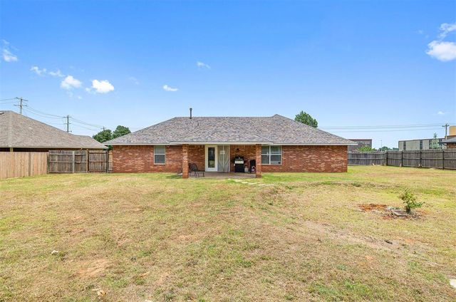 319 N Cimarron Road, Tuttle, OK 73089