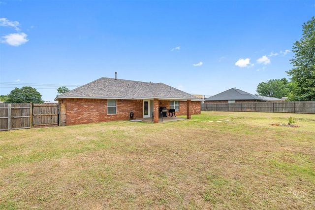 319 N Cimarron Road, Tuttle, OK 73089