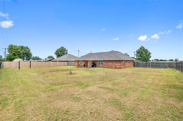 319 N Cimarron Road, Tuttle, OK 73089