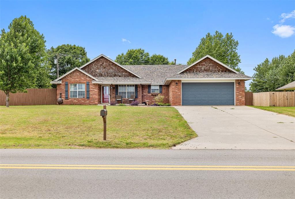 319 N Cimarron Road, Tuttle, OK 73089