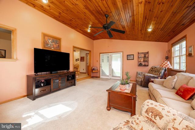 4008 WASHINGTON DR, Upper Chichester, PA 19061