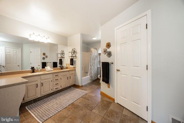 4008 WASHINGTON DR, Upper Chichester, PA 19061