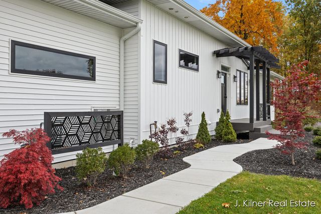 9465 Wabasis Pointe Drive NE, Greenville, MI 48838