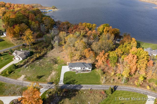 9465 Wabasis Pointe Drive NE, Greenville, MI 48838