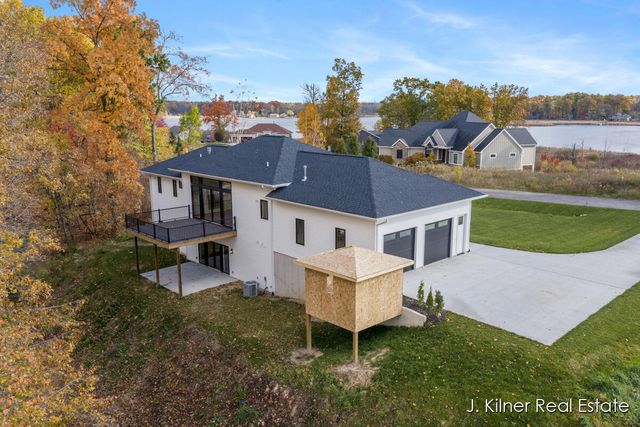 9465 Wabasis Pointe Drive NE, Greenville, MI 48838