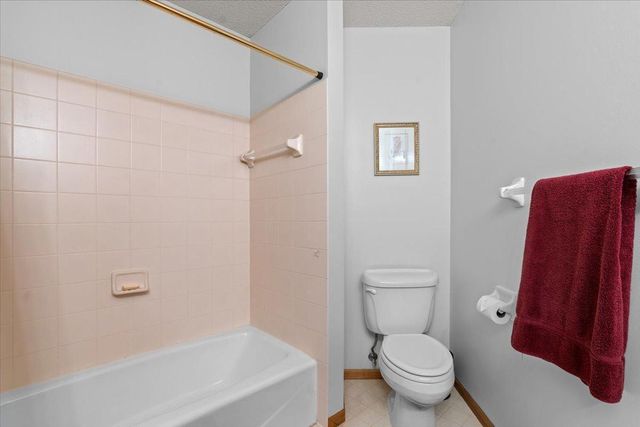 6307 Deerwood Lane, Lino Lakes, MN 55014