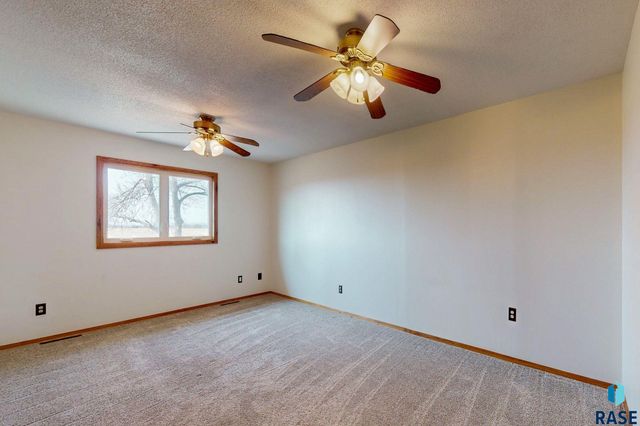 46527 269 St Street, Sioux Falls, SD 57106