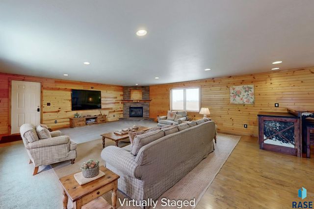 46527 269 St Street, Sioux Falls, SD 57106