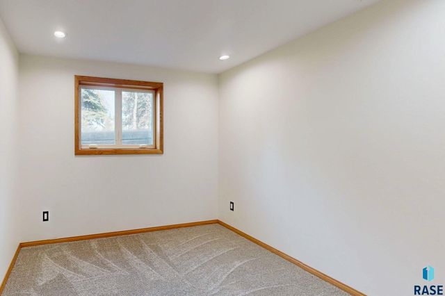 46527 269 St Street, Sioux Falls, SD 57106
