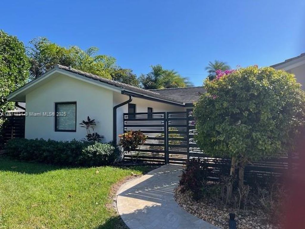 2606 N Riverside Dr, Pompano Beach, FL 33062