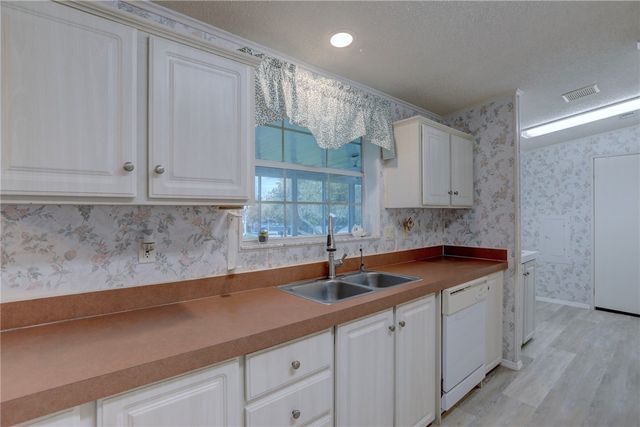 7658 Niantic Avenue V4, Micco, FL 32976