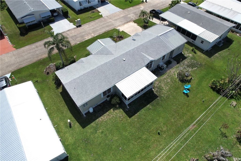 7658 Niantic Avenue V4, Micco, FL 32976