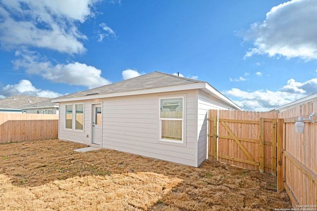 2414 LEGENDS CRK, New Braunfels, TX 78130