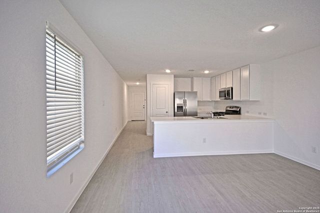 2414 LEGENDS CRK, New Braunfels, TX 78130