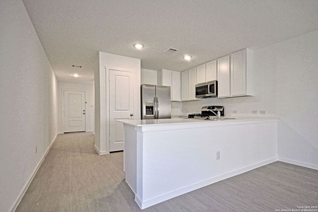 2414 LEGENDS CRK, New Braunfels, TX 78130