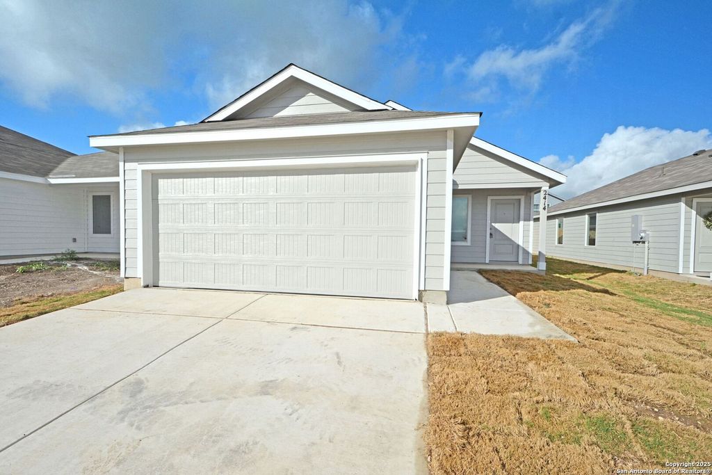 2414 LEGENDS CRK, New Braunfels, TX 78130
